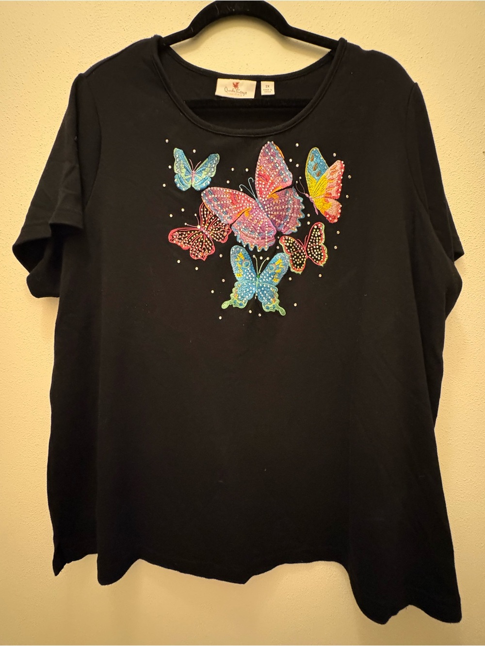 Black Short Sleeve Butterfly Embellished Tunic Top
